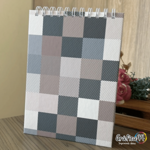 Bloco de Anotações Folhas Internas Papel Offset 75g. 15x21 cm Impressão Colorida. 100 folhas brancas lisas Capa dura e wire-o 