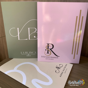Pasta com Bolsa Personalizada papel Offset 240g 22x31cm 4x4 - Colorido Frente e Verso Laminação Bolsa Colada Personalizada 